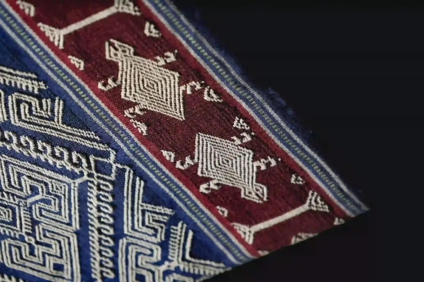 Pahikung band worked in blue, red and white supplementary warp