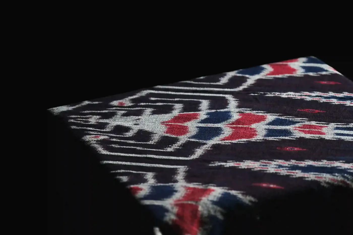 Using Ethnic Home Textiles in Modern Interior Design